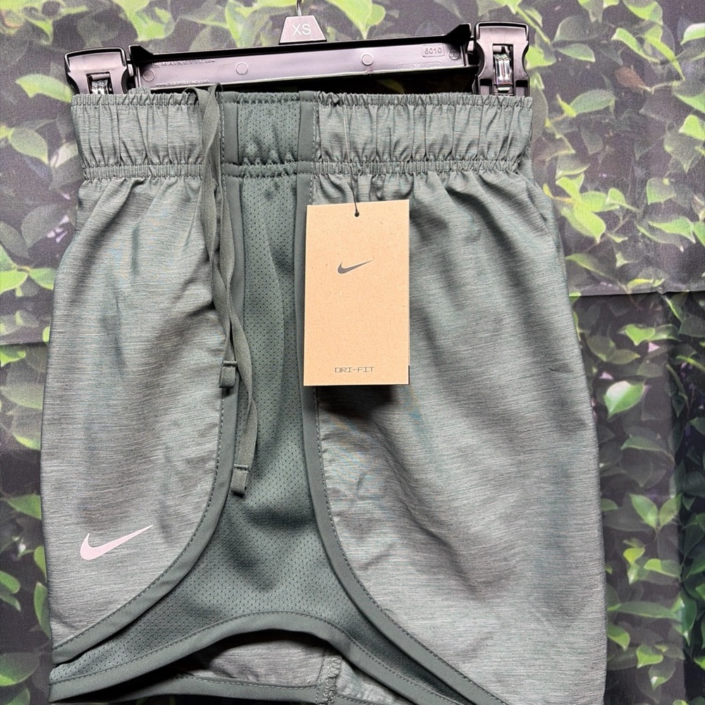 Nike Shorts Women XS, XL Green Dri-Fit Mid Rise Elastic Waist Swoosh Running NWT